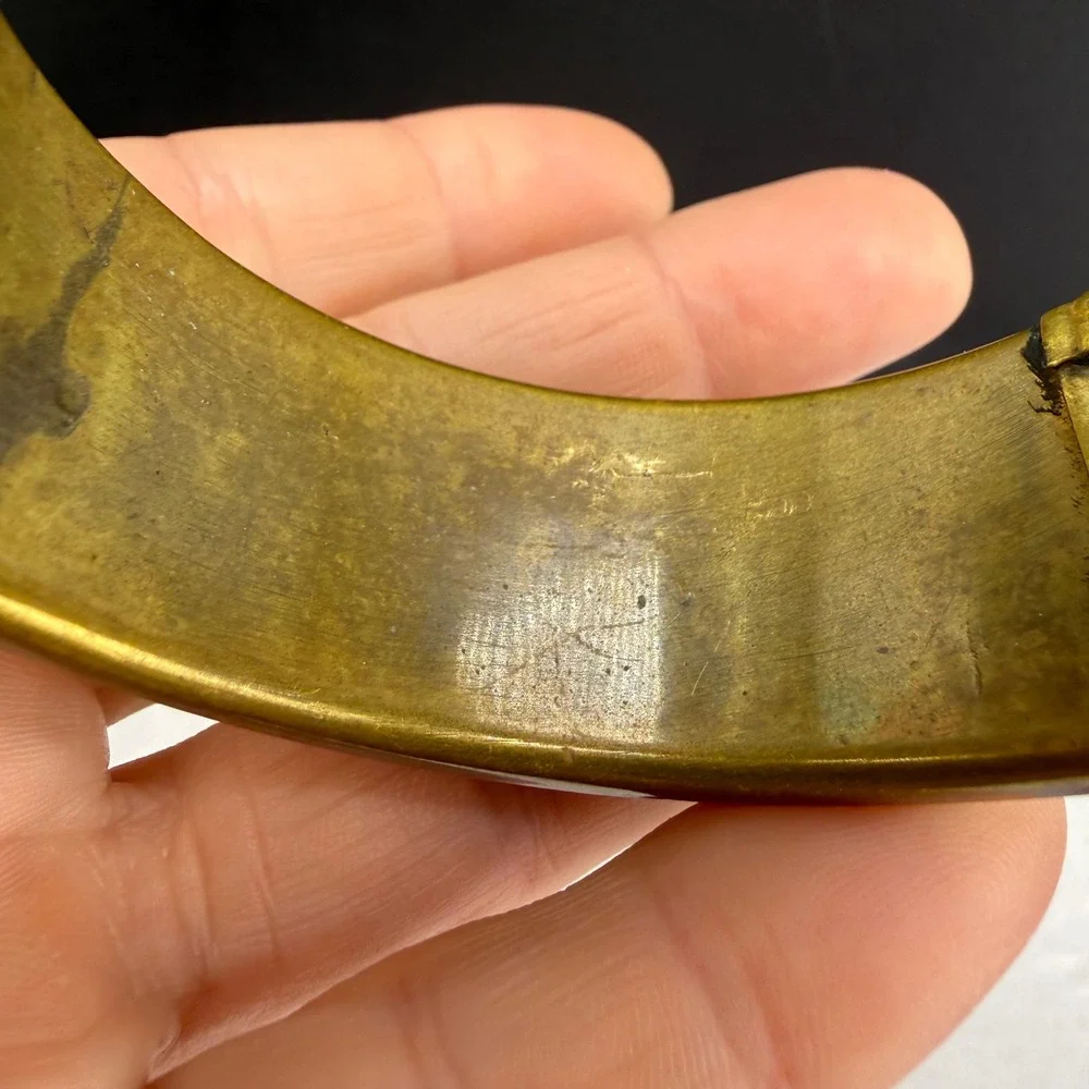 Vintage Hand Carved Bangle Cream Gold Tone Ornate Hinge Pin Closure 7